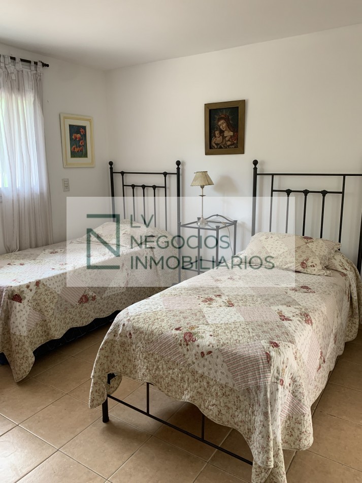 CASA EN LA HOYADA