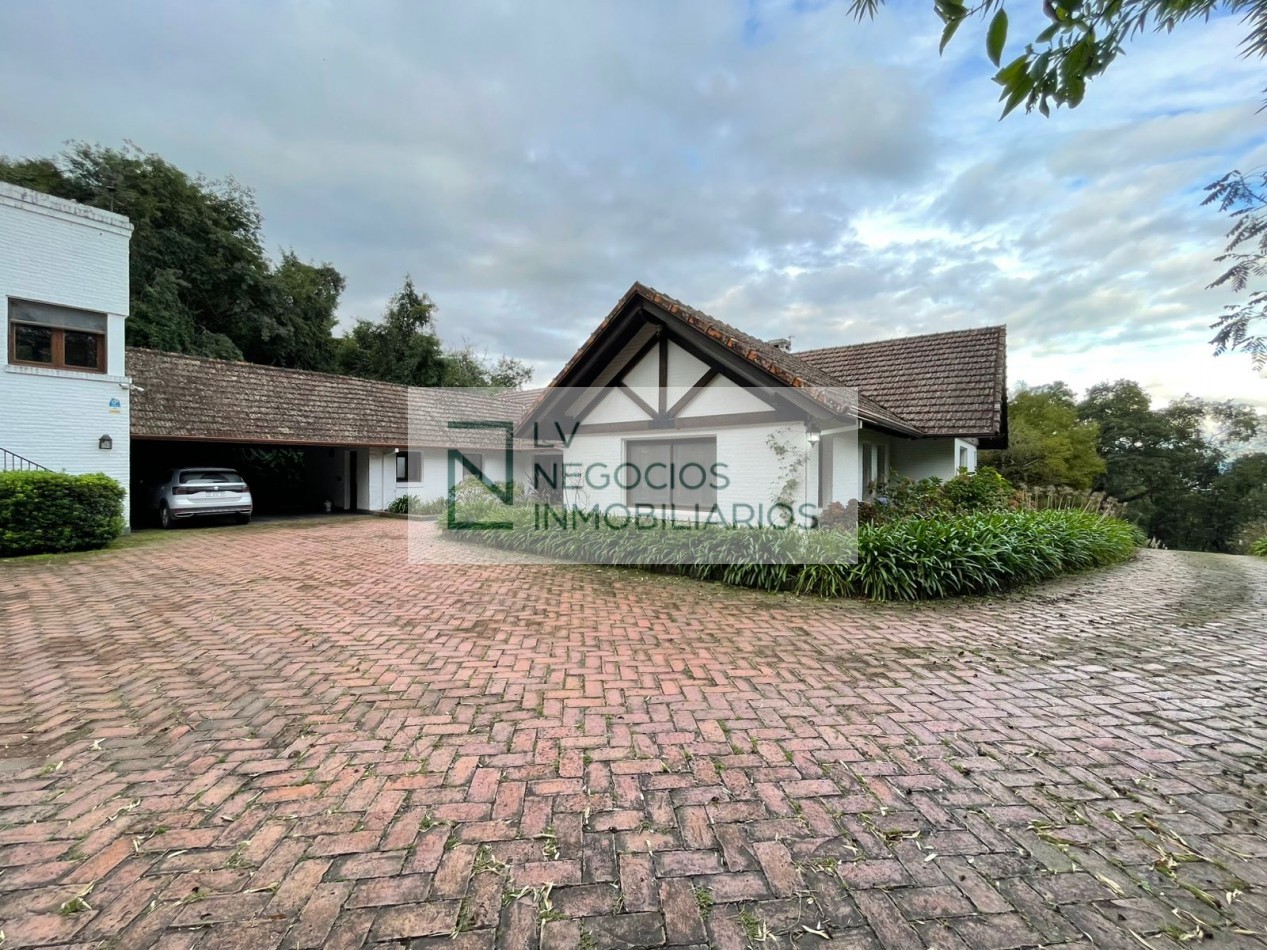 CASA EN ALTOS DE SAN LORENZO