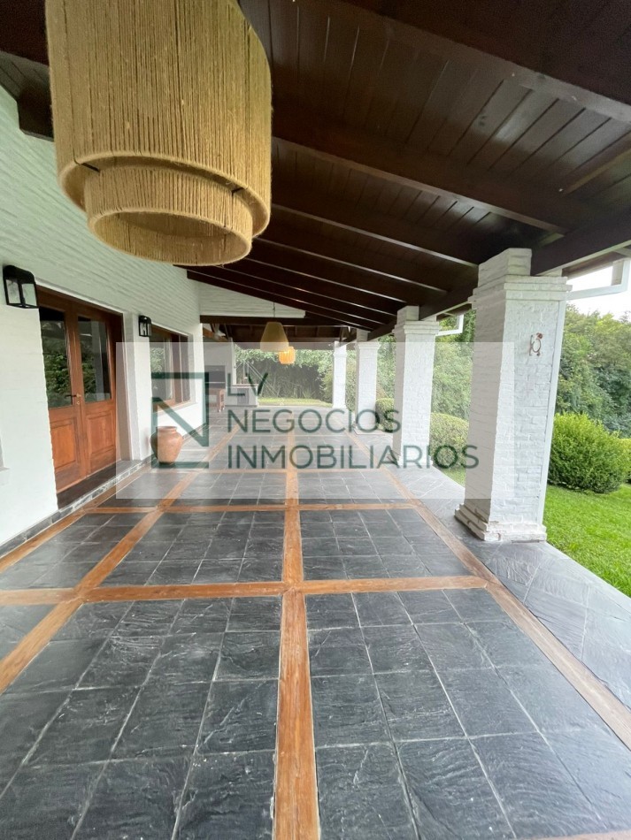 CASA EN ALTOS DE SAN LORENZO