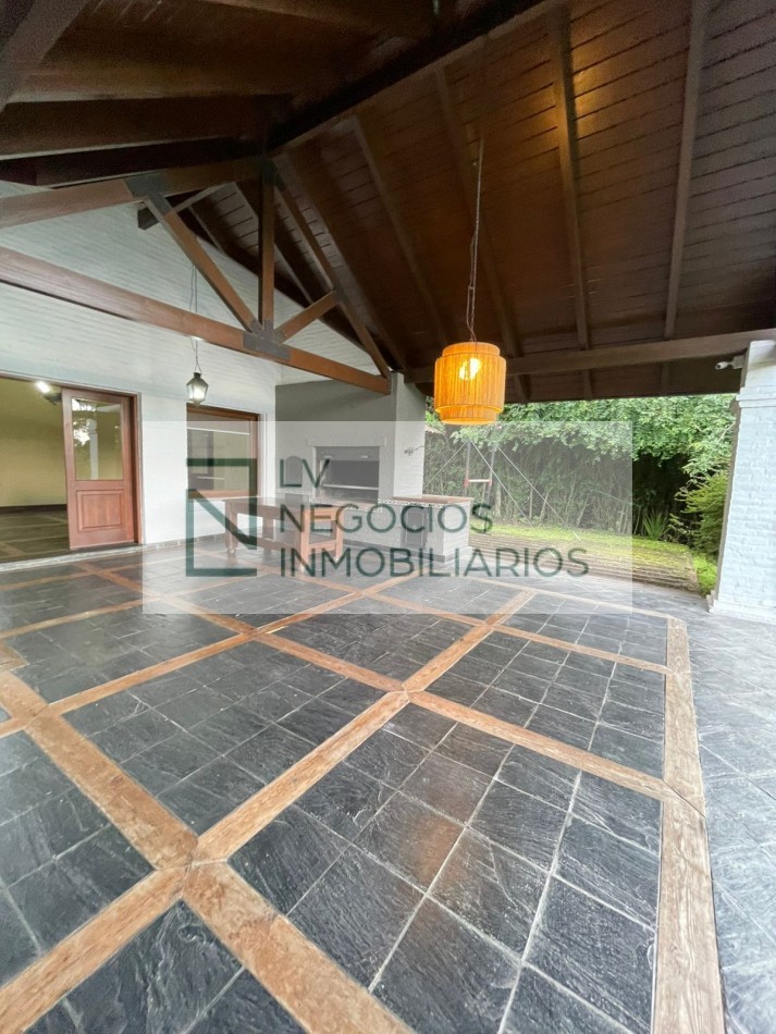 CASA EN ALTOS DE SAN LORENZO