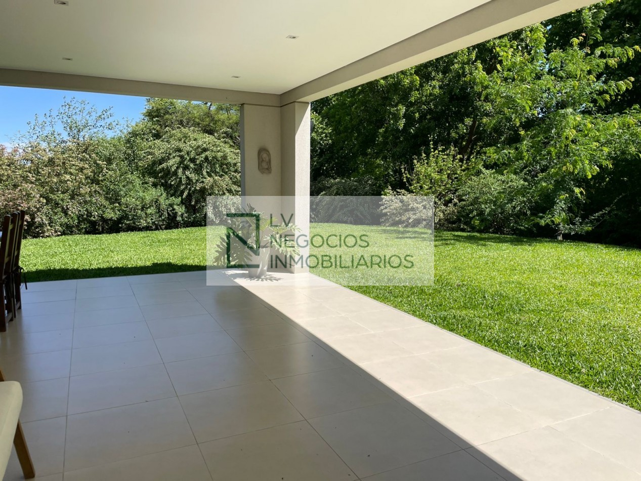 CASA EN LA ANGOSTURA